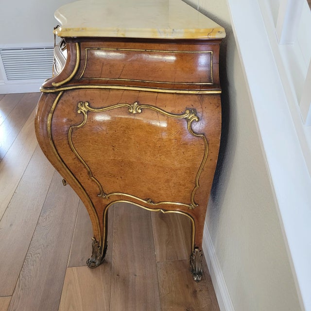 Late 19th Century French Amboyna Bombé Commode With Marble Top & Gilt-Bronze Mounts, Circa 1890 For Sale - Image 12 of 13