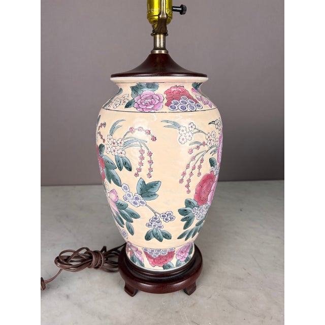 1980s 1980s Chinoiserie Style Famille Rose Table Lamp Ceramic and Wood For Sale - Image 5 of 6