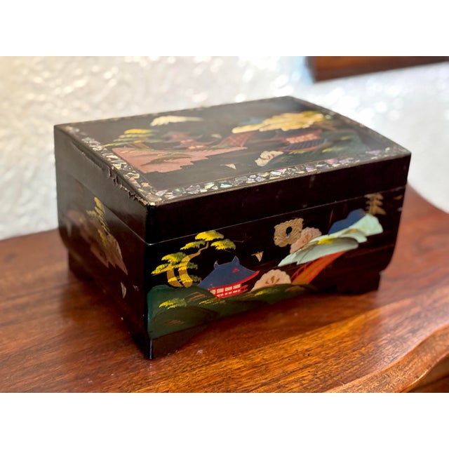 1970s Vintage Chinese Lacquered Jewelry Box With Mother of Pearl For Sale - Image 12 of 12