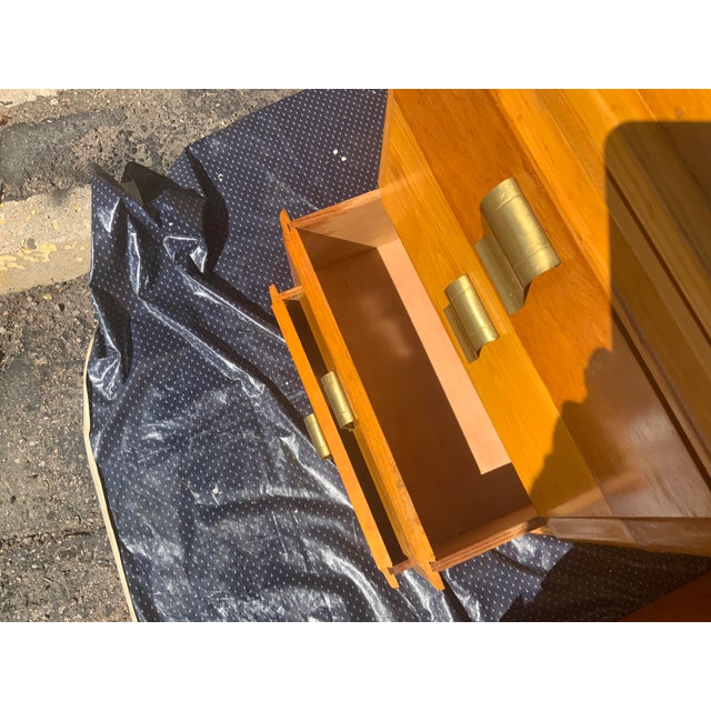Mid-Century Modern Minimalist Blonde Ash 5-Drawer & Matching 4-Drawer Tall Nightstand Set - Built With Atlas Plywood Components in the Style of Mengel For Sale - Image 14 of 18
