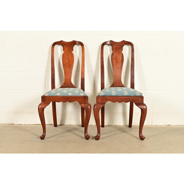 An outstanding pair of Queen Anne or Georgian style side chairs or dining chairs By Henkel Harris USA, Circa 1970s Solid...