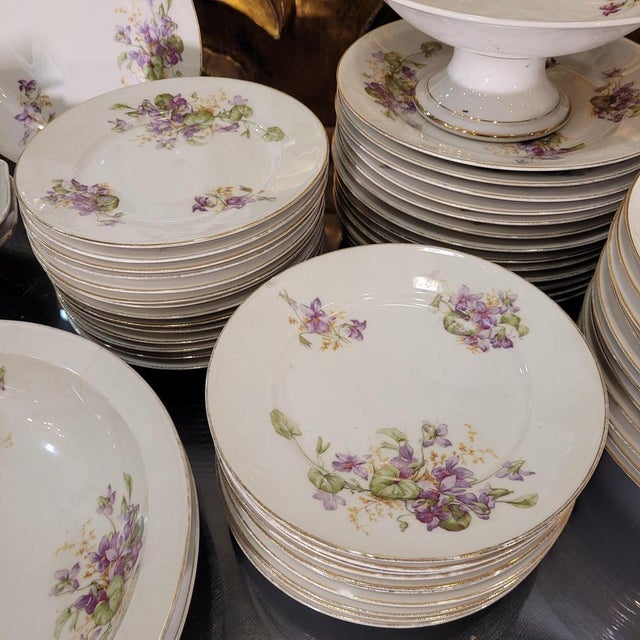 Art Nouveau Violets Dinner Service by Albert Pillivuyt for Foëcy Limoges, 1920s, Set of 82 For Sale - Image 14 of 18