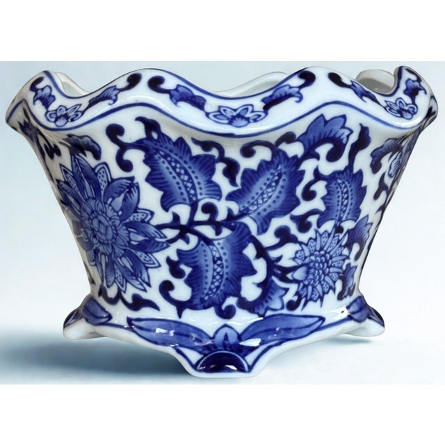 Blue & White Chinoiserie Scalloped Edge Cache Pot For Sale - Image 12 of 16