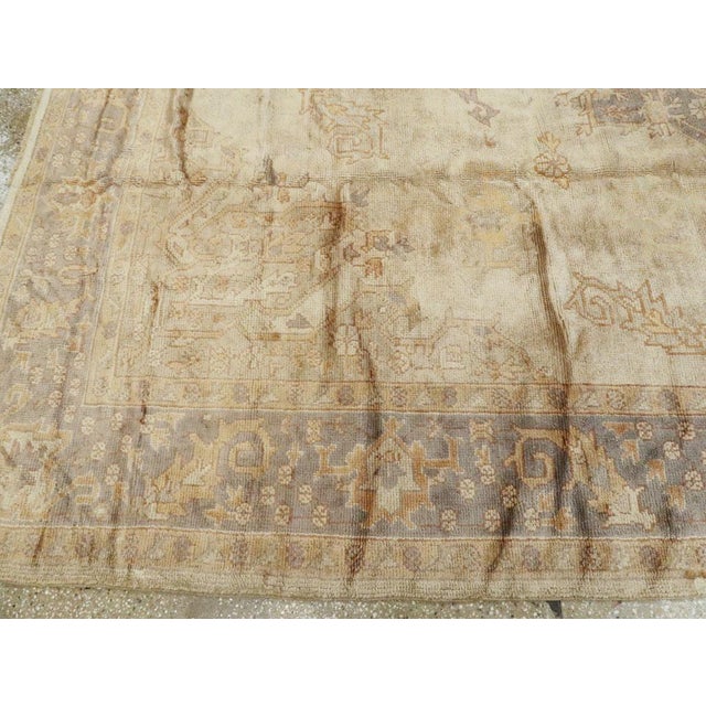 Galerie Shabab Collection Mid-20th Century Turkish Oushak Room Size Carpet For Sale In New York - Image 6 of 7