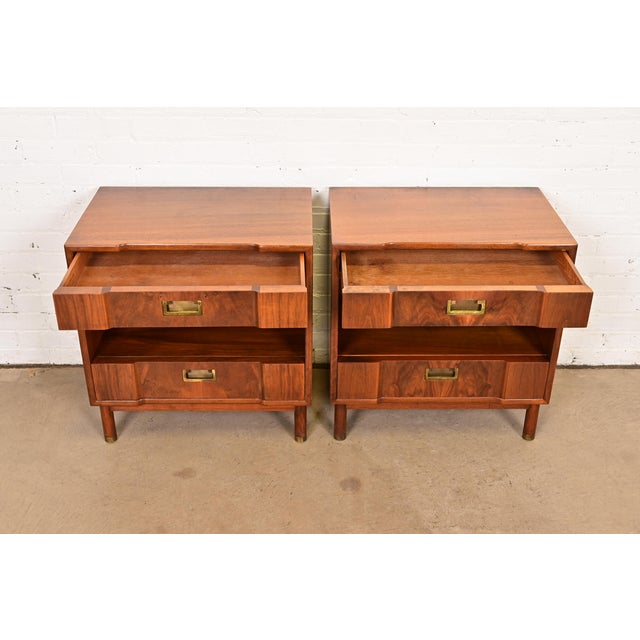 John Widdicomb Mid-Century Modern Hollywood Regency Sculpted Walnut Nightstands, Pair For Sale In South Bend - Image 6 of 12