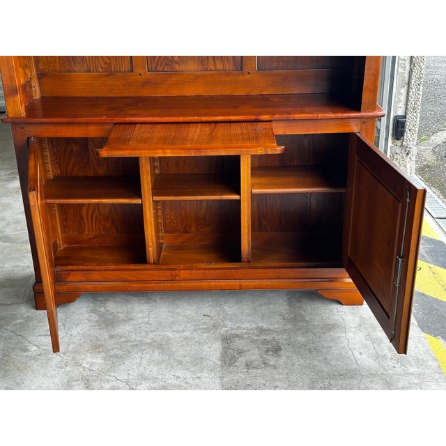 1920s 20th Century Cherry Wood Bookcase with Sliding Writing Surface, 1920s For Sale - Image 5 of 18