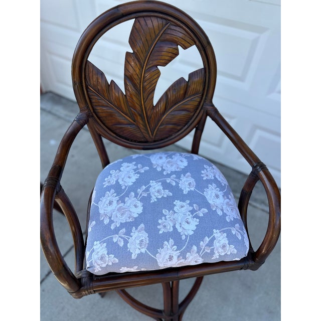 Lexington Furniture Beautiful Rattan Wood Swivel Bar Stools – Carved Palm Tree Back – Set of 2 Tommy Bahama Style For Sale - Image 4 of 7