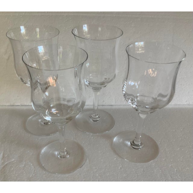 It can only be Baccarat-timeless elegance, graceful simplicity. C’est parfait pour toujours.