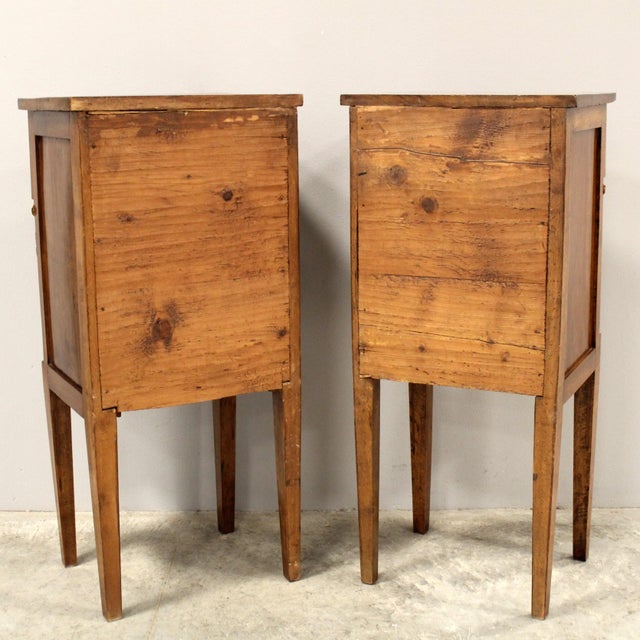 Italian Directoire Bedside Tables in Walnut, 1790s, Set of 2 For Sale - Image 13 of 14