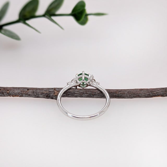 2020s Dainty Green Tourmaline Ring With Natural Diamond Accents: Solid 14k Gold, 5mm For Sale - Image 5 of 6