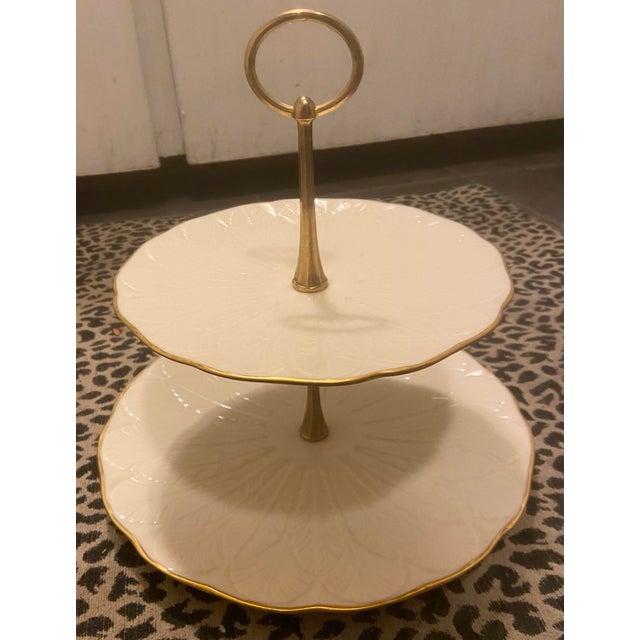 1960s 1960s Lenox Porcelain Leaf Two-Tier Serving Stand With Brass Handle For Sale - Image 5 of 7