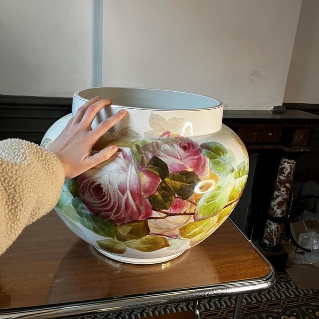 Large hand-painted floral rose planter, made in ceramic by the italian faiencerie verbanum stone laveno circa 1900. Nice...