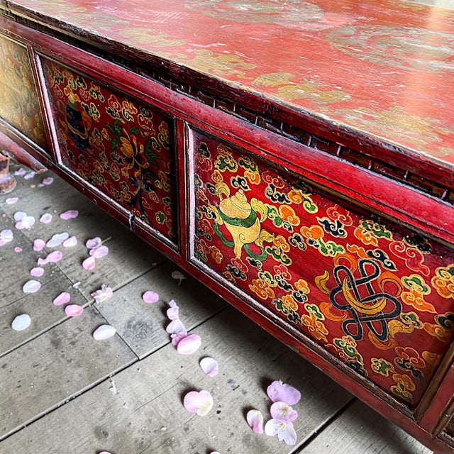 Vintage Chinese Red Lacquer Low Kang Coffee Table With Drawers, Hand-Painted, Mid-20th Century For Sale - Image 14 of 14