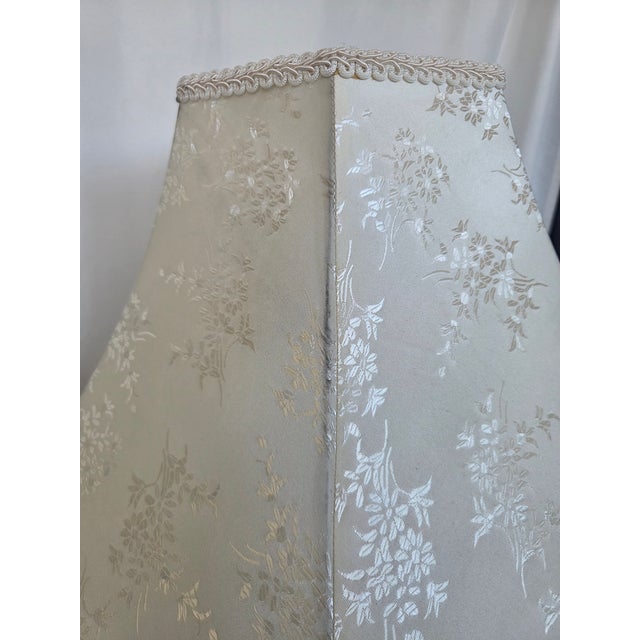 Mid 20th Century Traditional Colonial Revival Turned Wood & Brass Table Lamp W/ Fringe Shade - a Pair For Sale - Image 10 of 10