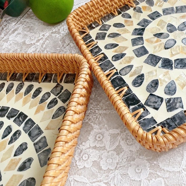 2020s Set of 3 Dark Gray Geometric Flower Pattern Rattan Mother-of-Pearl Inlaid Rectangular Trays For Sale - Image 5 of 5