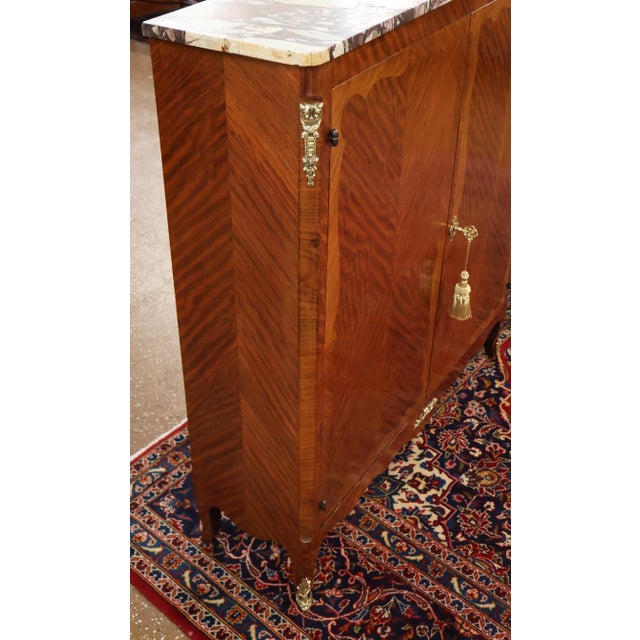 1920's Walnut French Louis XV Style Marble Top Bookcase China Bar Cabinets, 2 Pieces For Sale - Image 4 of 16