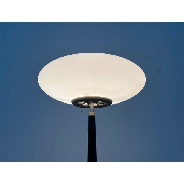 Postmodern Italian Black Model Pao T1 Table Lamp by Matteo Thun for Arteluce, 1990s For Sale - Image 3 of 18