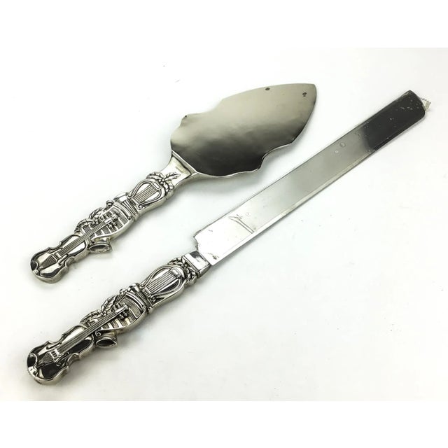 Never used, stored for decades and ready to use or gift. This set has a large knife perfect for cakes, pies and brownies....