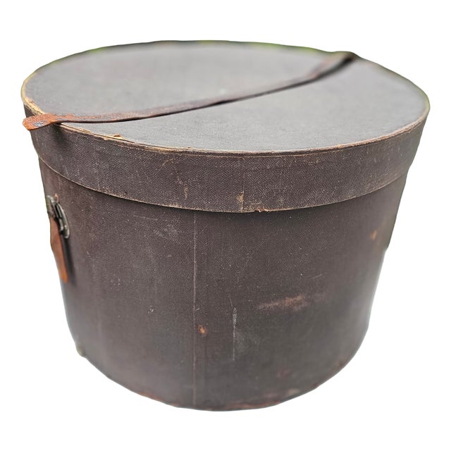 Pre-War Hat Chest by Adolf Hanke, Dresden, 1890s For Sale