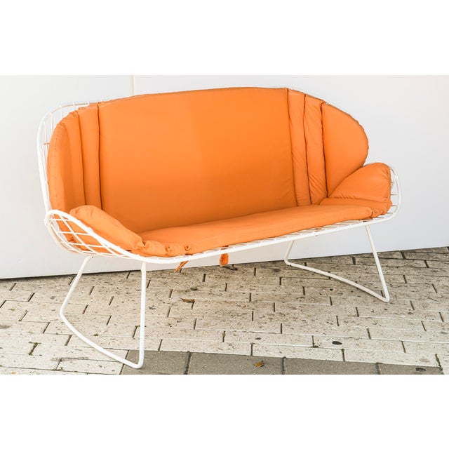 Mid-Century Modern Vintage White Painted Iron Garden and Patio Furniture Style of Salterini Set of 4 For Sale - Image 3 of 13