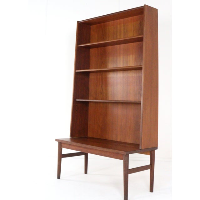 Are you looking for a compact yet versatile cabinet with ample storage space? Then the "Itzehoe" model is perfect for you!...