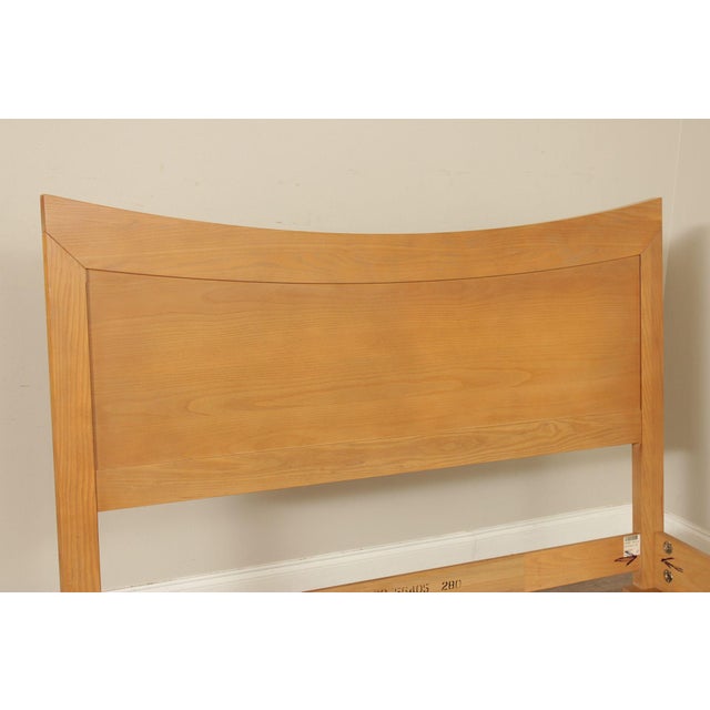 Ethan Allen Ethan Allen Horizon Collection Queen Size Bed For Sale - Image 4 of 17