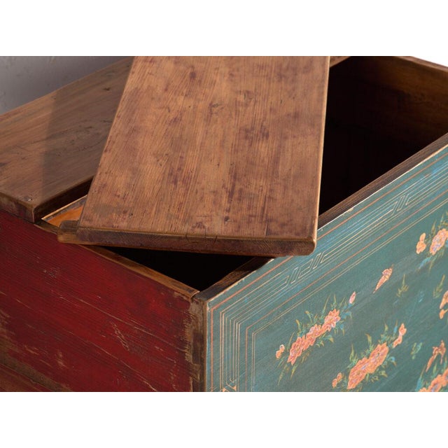 Early 20th Century Chinese Trunk in Green-Lacquered Elm, 1900 For Sale - Image 5 of 13
