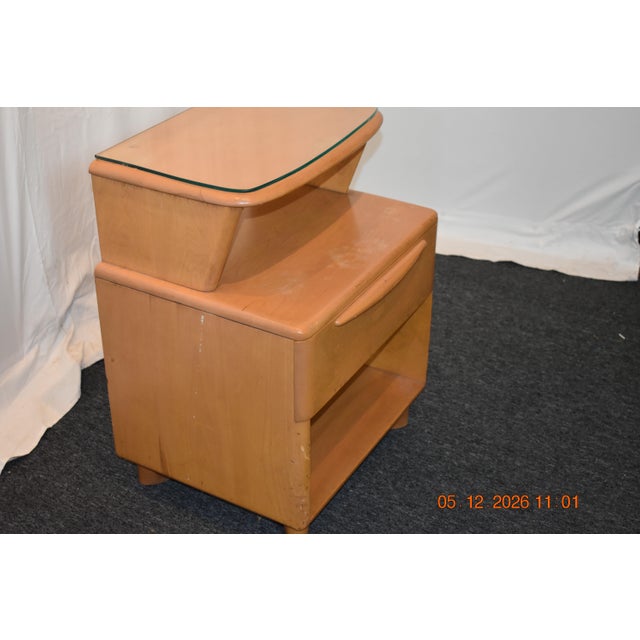 Mid-Century Modern 1950s Heywood-Wakefield Mid-Century Modern Two-Tier Nightstand With Glass Shelf For Sale - Image 3 of 5