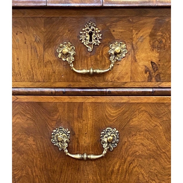 18th Century George I Secretary Bureau or Escritoire of Figured Walnut From the 18th Century For Sale - Image 5 of 12