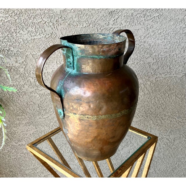 Late 19th-Century Belly Amphora-Shape Double-Handled Cramp Seam Copper Vessel For Sale In Austin - Image 6 of 18