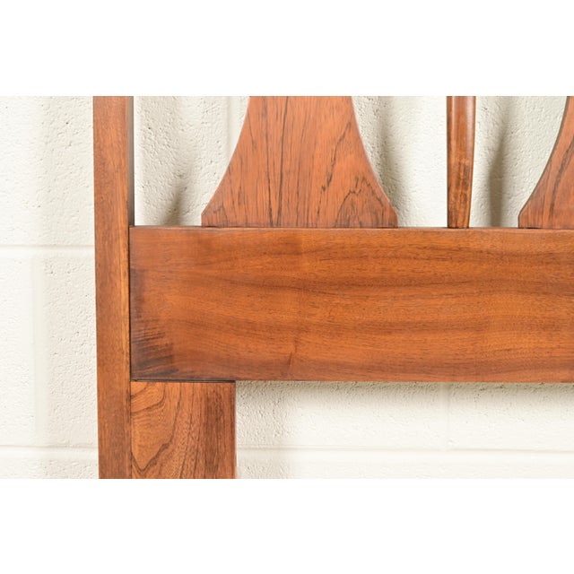 Wood Kent Coffey Perspecta Mid-Century Modern Sculpted Walnut and Rosewood Queen Size Headboard, 1960s For Sale - Image 7 of 11