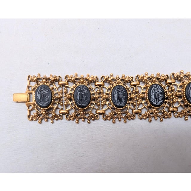 American Vintage 1994 Signed Napier Goldtone Black Oval Intaglio Link Bracelet For Sale - Image 3 of 7