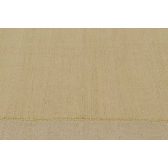 Rug & Kilim’s Contemporary Textural Solid Kilim in Beige and Gold Tones For Sale In New York - Image 6 of 11