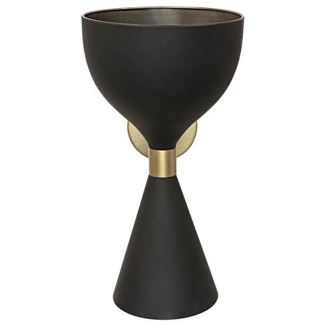 This curvy hourglass shaped sconce's contemporary lines make it the ideal addition to a modern decor. Dual finishes, in...