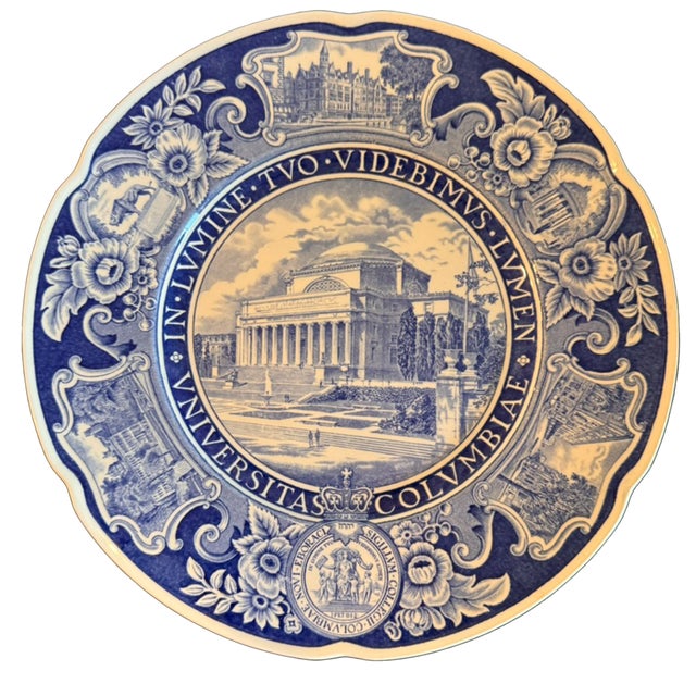 Set of 3, beautiful blue and off white Wedgwood transferware dinner plates in excellent condition. The image shows three...