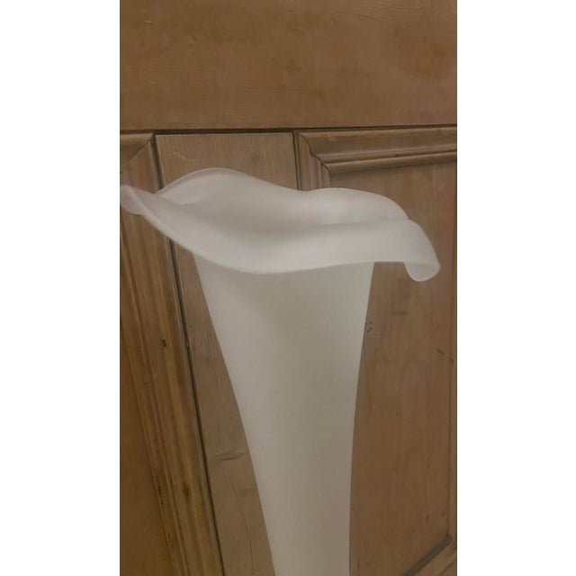 Contemporary 1980s Tall 70cm Frosted White Art Glass Trumpet Vase With Sculptural Ruffled Rim For Sale - Image 3 of 5