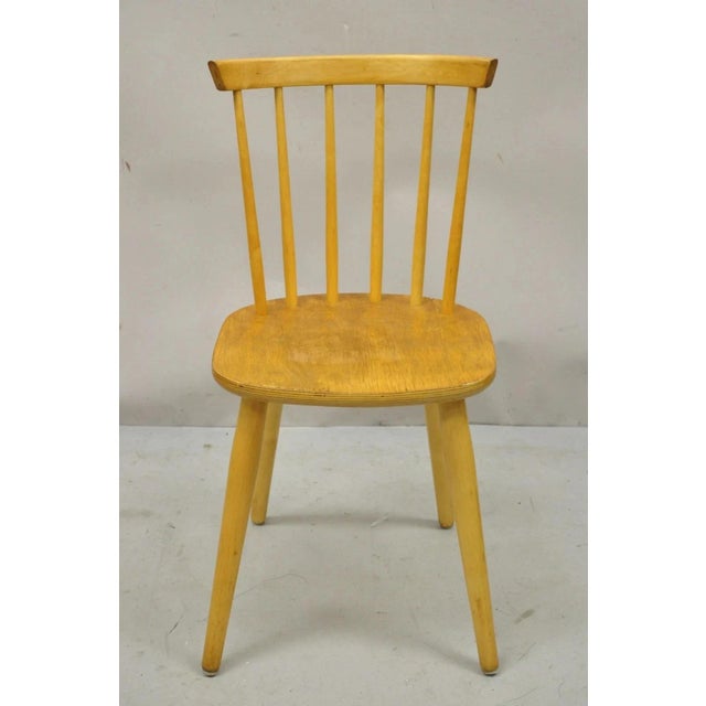 Vintage Mid Century Modern Spindle Back Birch Maple Side Chair. Item features removable legs, spindle backs, laminated...