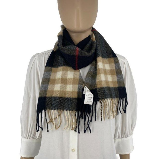 Burberry Black Plaid 100% Cashmere Scarf For Sale - Image 6 of 8