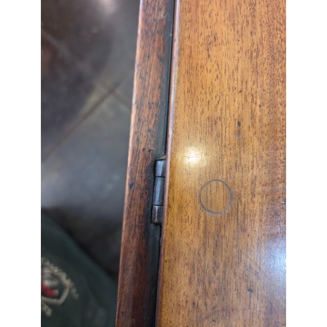 18th Century Drop Leaf Gate Leg Brown Mahogany Small Table William & Mary For Sale In San Diego - Image 6 of 18