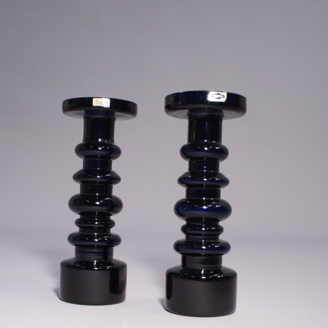 Pikku-Majakka Candleholders in Glass by Oiva Toikka for Nuttajärvi, Finland, 1960s, Set of 2 For Sale - Image 4 of 4
