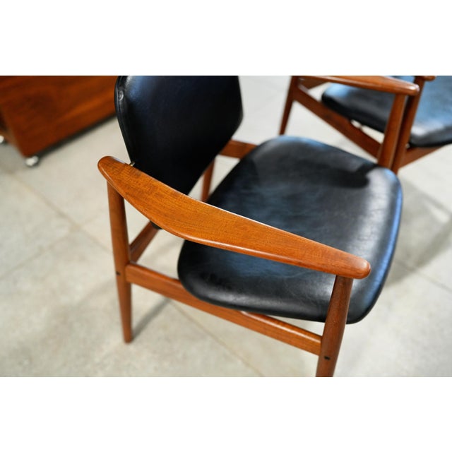 1950s 1950s Pair of Arne Vodder for Bovirke Bo-92 Armchairs – Danish Mid Century Modern Teak For Sale - Image 5 of 18
