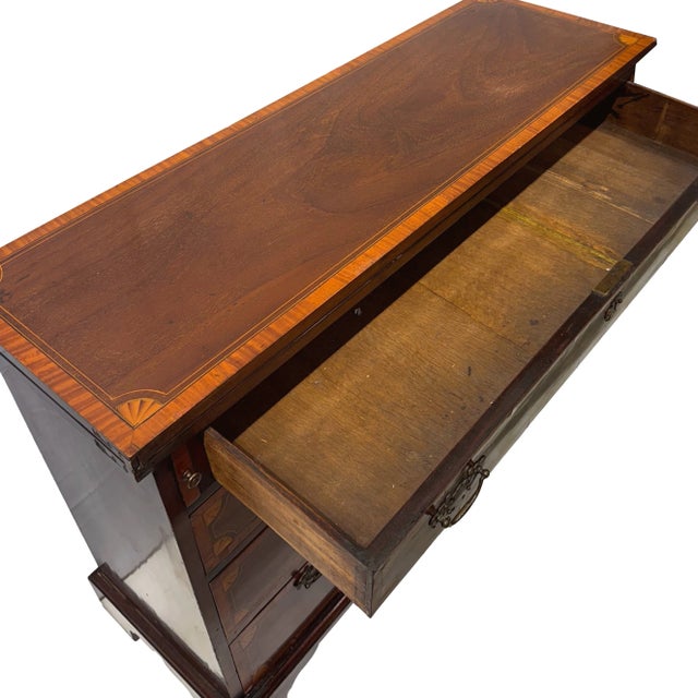 A Georgian Mahogany Bachelors Chest With Satinwood Inlay, English, Ca. 1830 For Sale - Image 10 of 12