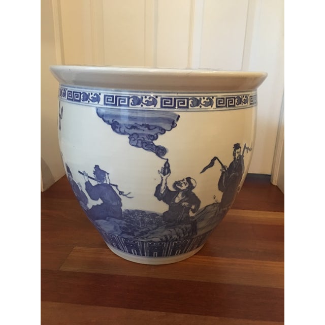 Chinese Large Vintage Asian Blue & White Urn For Sale - Image 3 of 5