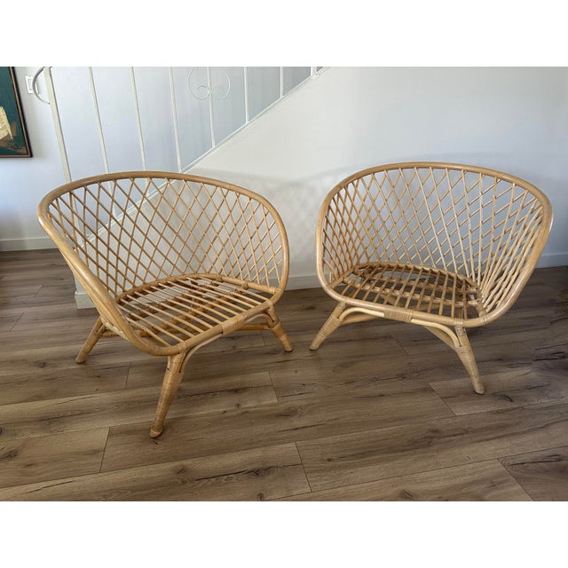 Late 20th Century Pair of Vintage Organic Modern Rattan Lounge Chairs – Low Profile Coastal Boho For Sale - Image 5 of 12