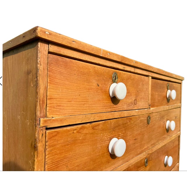 American Primitive Pine Chest of Drawers With Porcelain Knobs, 19th Century For Sale - Image 4 of 10