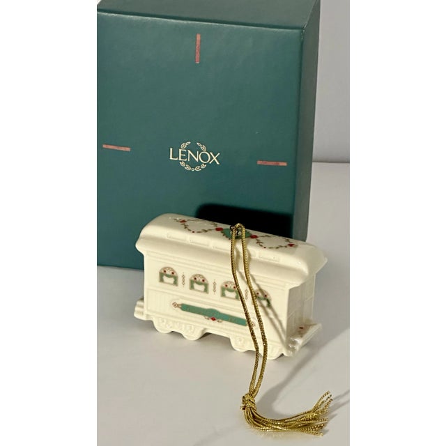 1980s Lenox Holiday Village Porcelain Buildings and Train Cars, Seven-Piece Set For Sale - Image 5 of 12