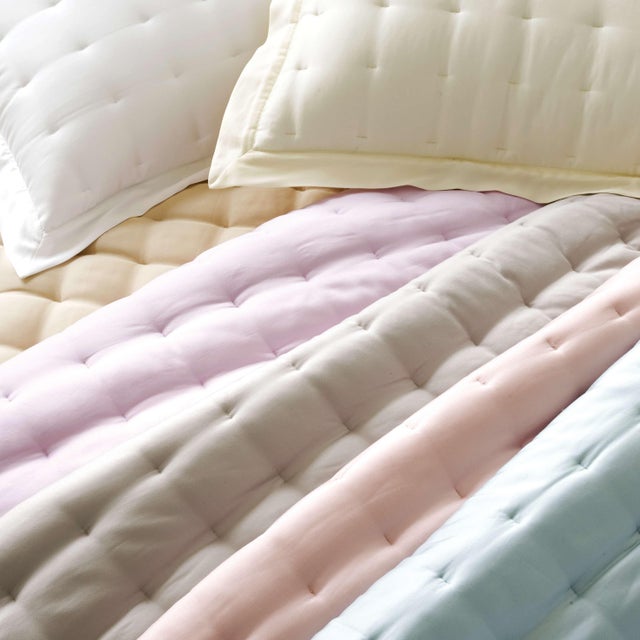 Melt into a luxurious texture you'll want to stay cocooned in forever. Puff is our magical, new "One-derful and Done"...