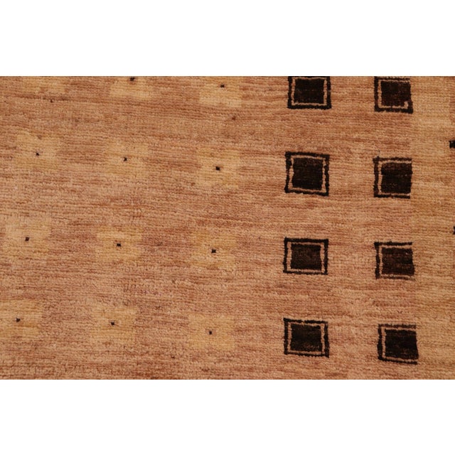 Boho Chic Ziegler Tan Black Hand-Knotted Wool Rug - 6'1'' X 8'8'' For Sale In New York - Image 6 of 8