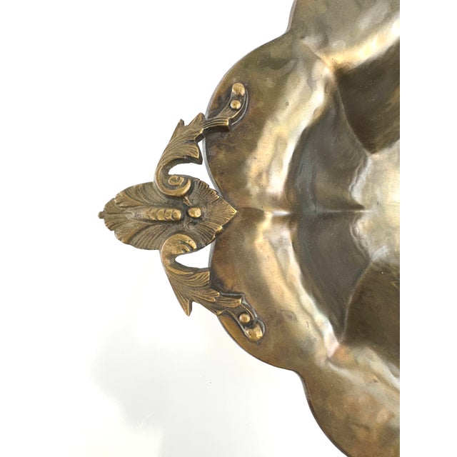 Vintage Hammered Brass Footed Bowl With Claw Feet & Handles – Hollywood Regency Centerpiece For Sale In Little Rock - Image 6 of 8