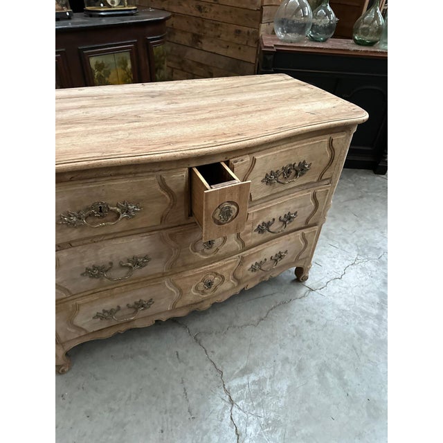 18th Century Oak Chest of Drawers For Sale - Image 9 of 15